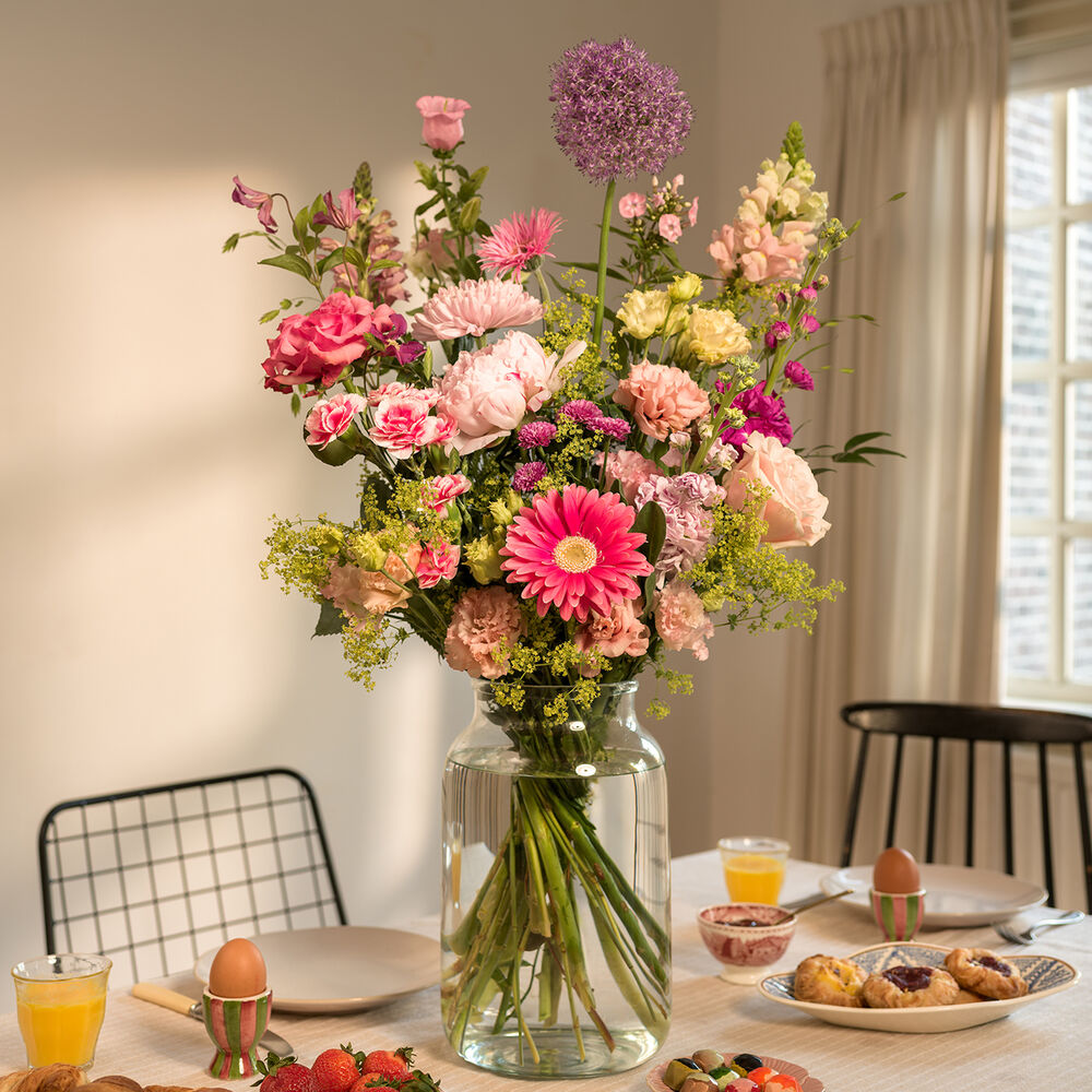 Moederdag 2026 komt eraan. Ontdek welke bloemen perfect zijn voor Moederdag, hoe last minute bezorgen werkt en waarom bloemen het meest geliefde cadeau voor moeders blijven.